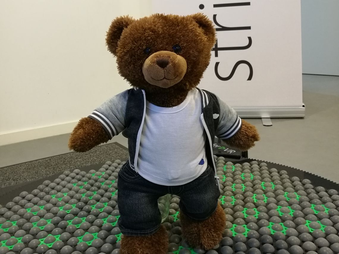 stridervr-at-vr-berlin-with-vr-bear